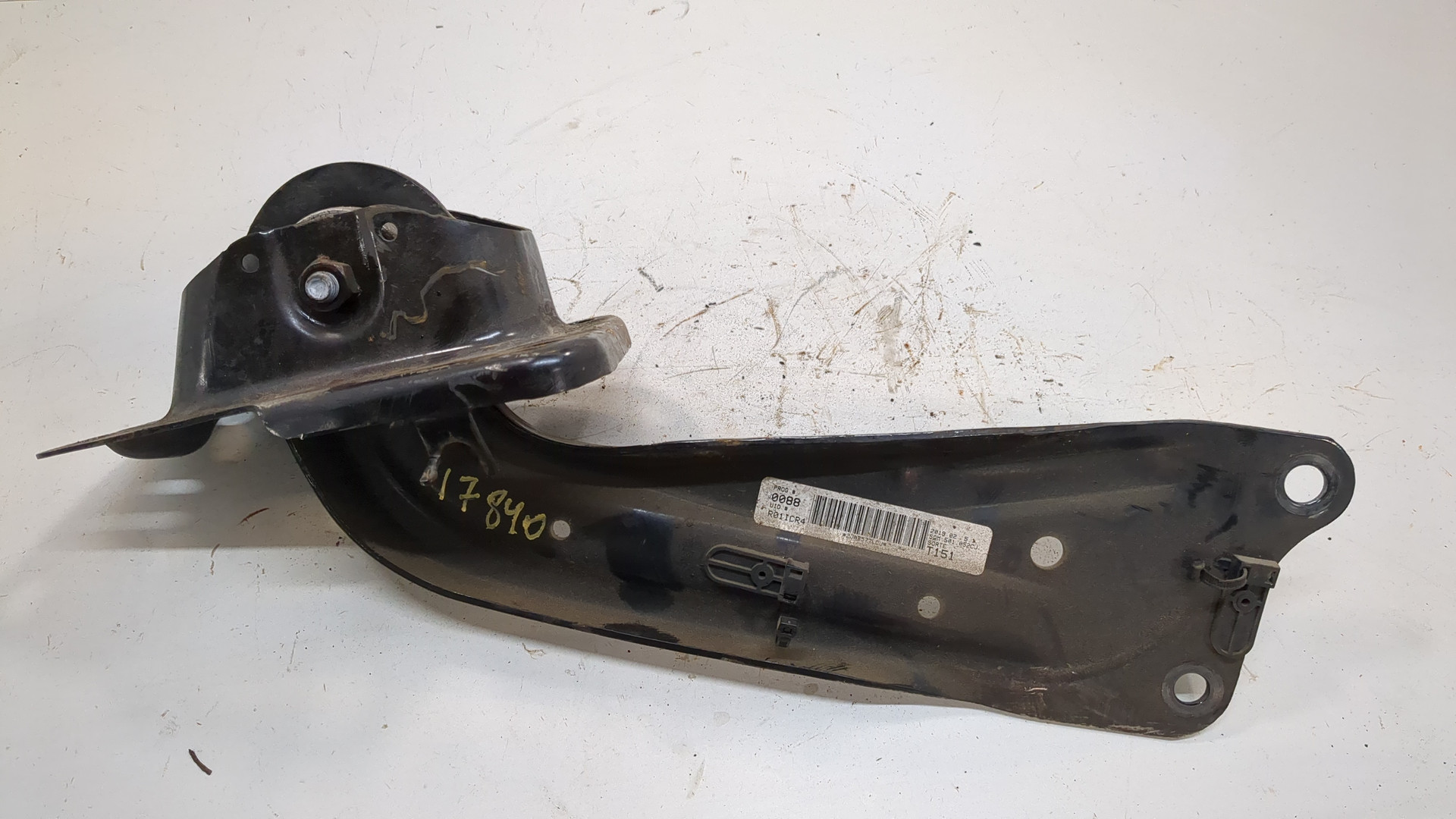 Рычаг задний правый