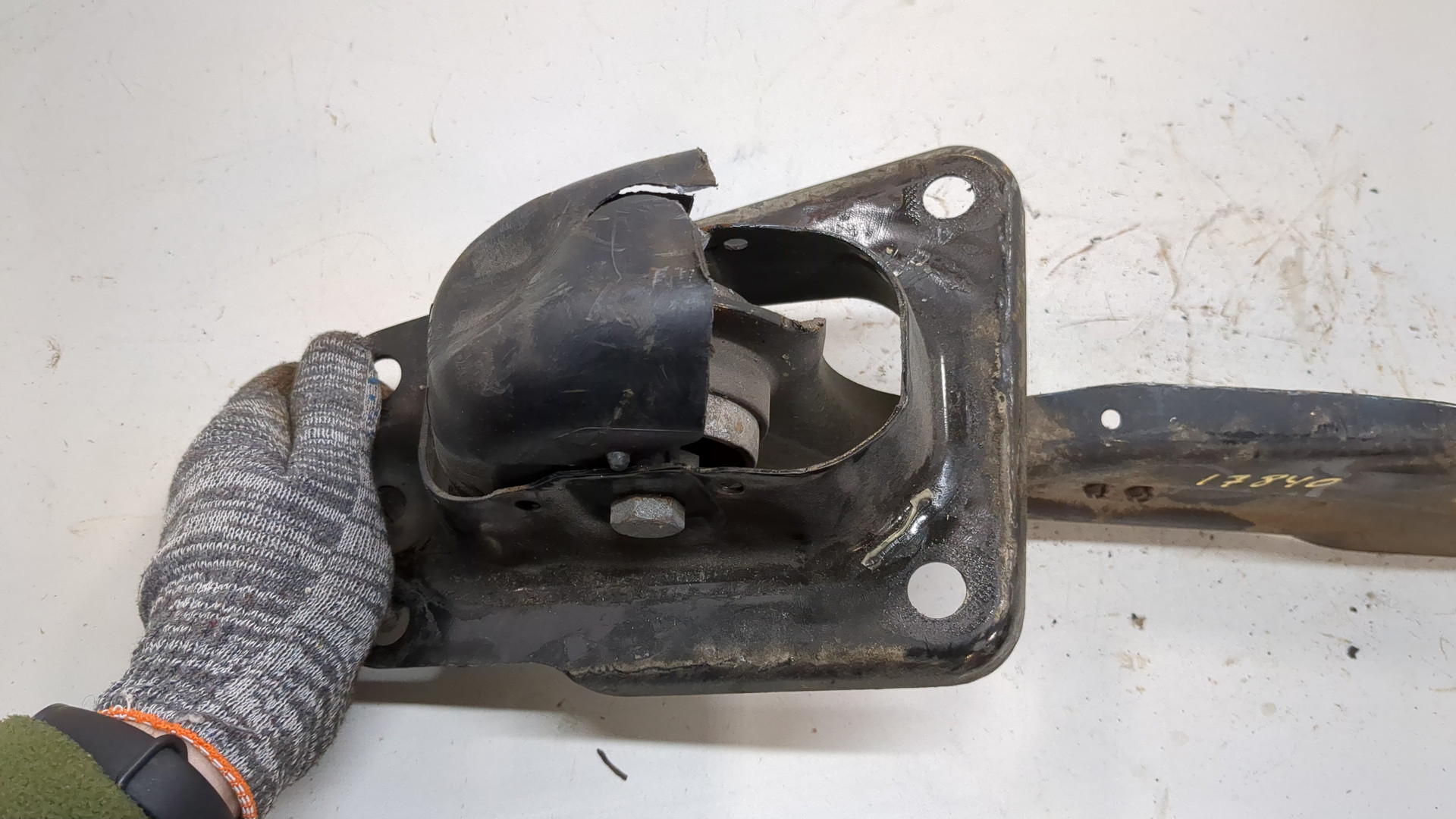 Рычаг задний левый