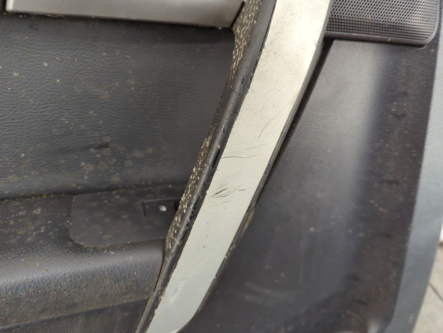 Дверь задняя левая