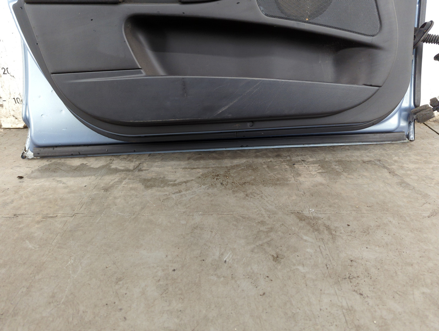 Дверь передняя левая