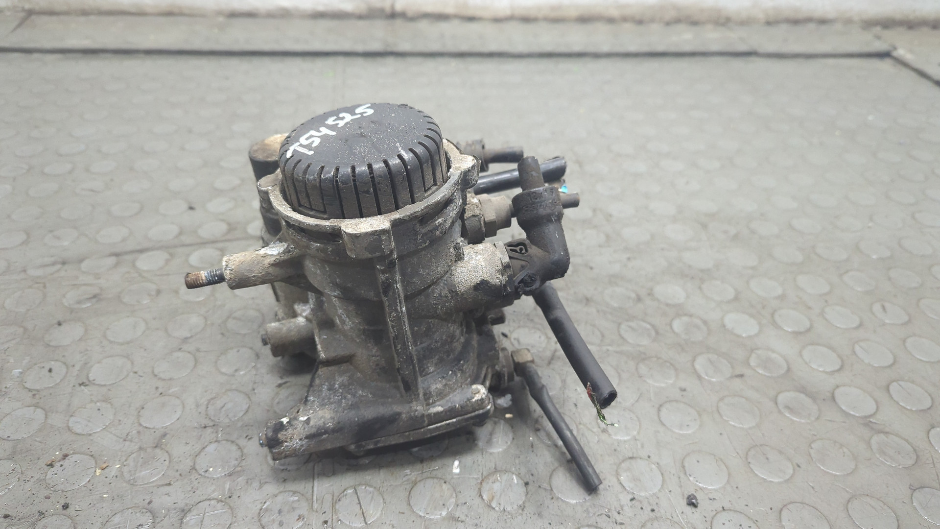 Кран управления тормозами прицепа