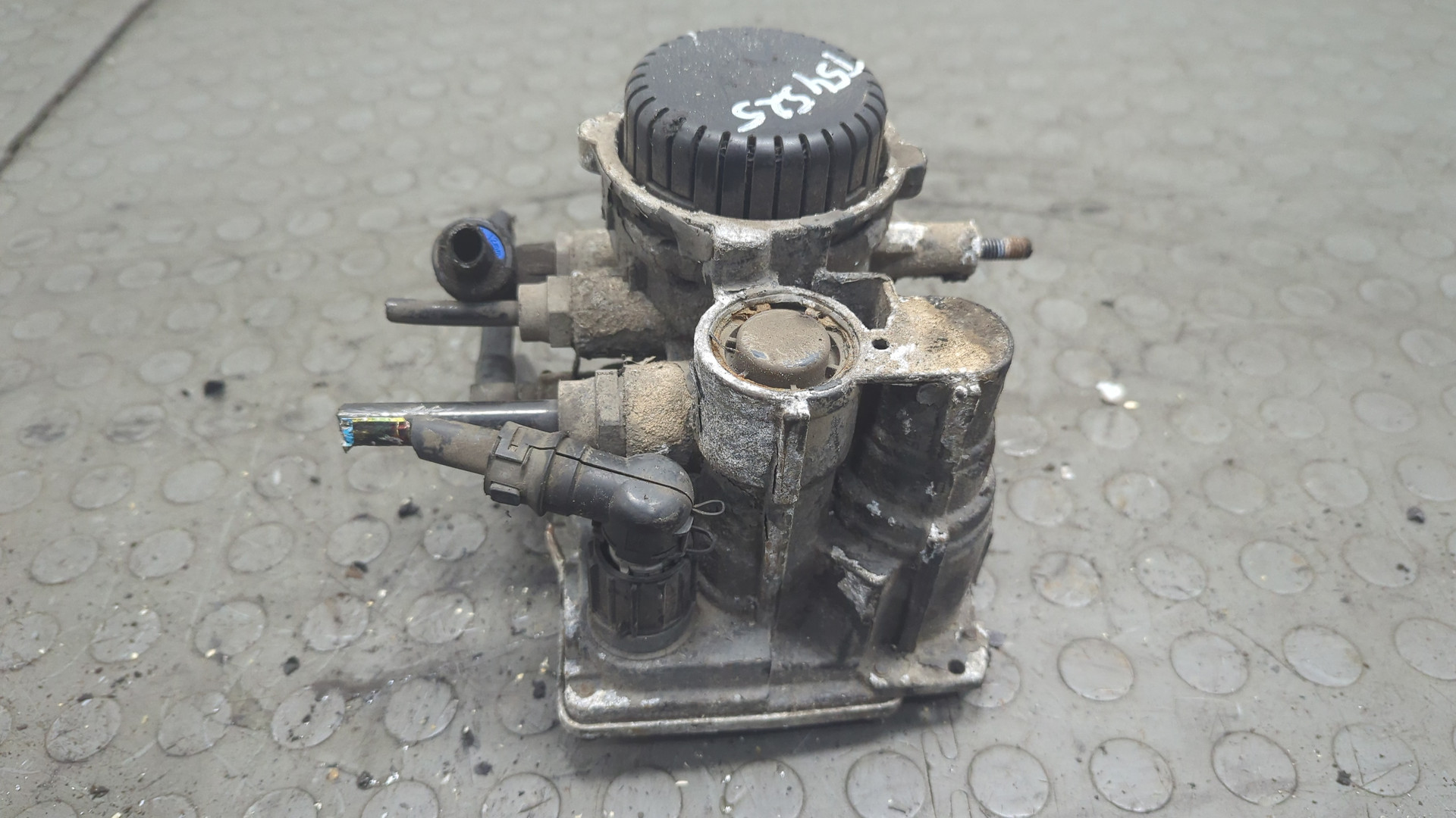 Кран управления тормозами прицепа