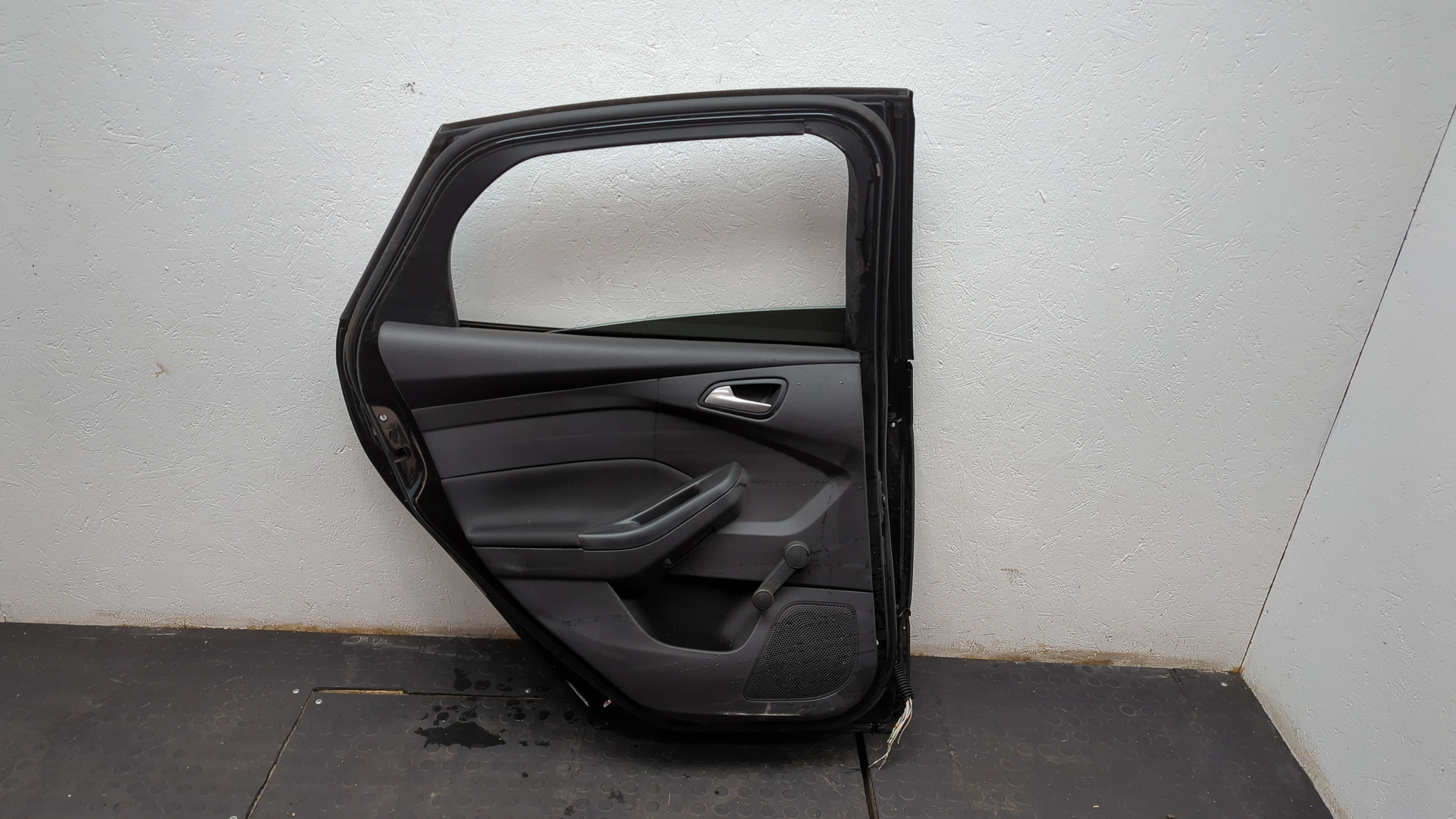 Дверь задняя левая