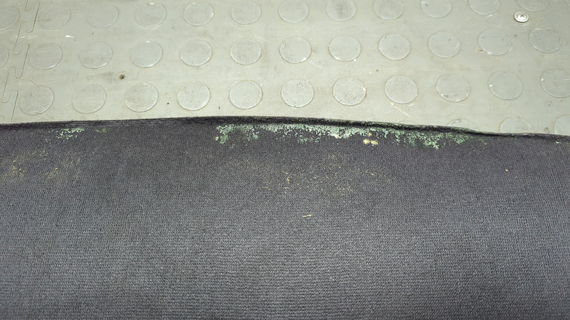 Шторка багажника