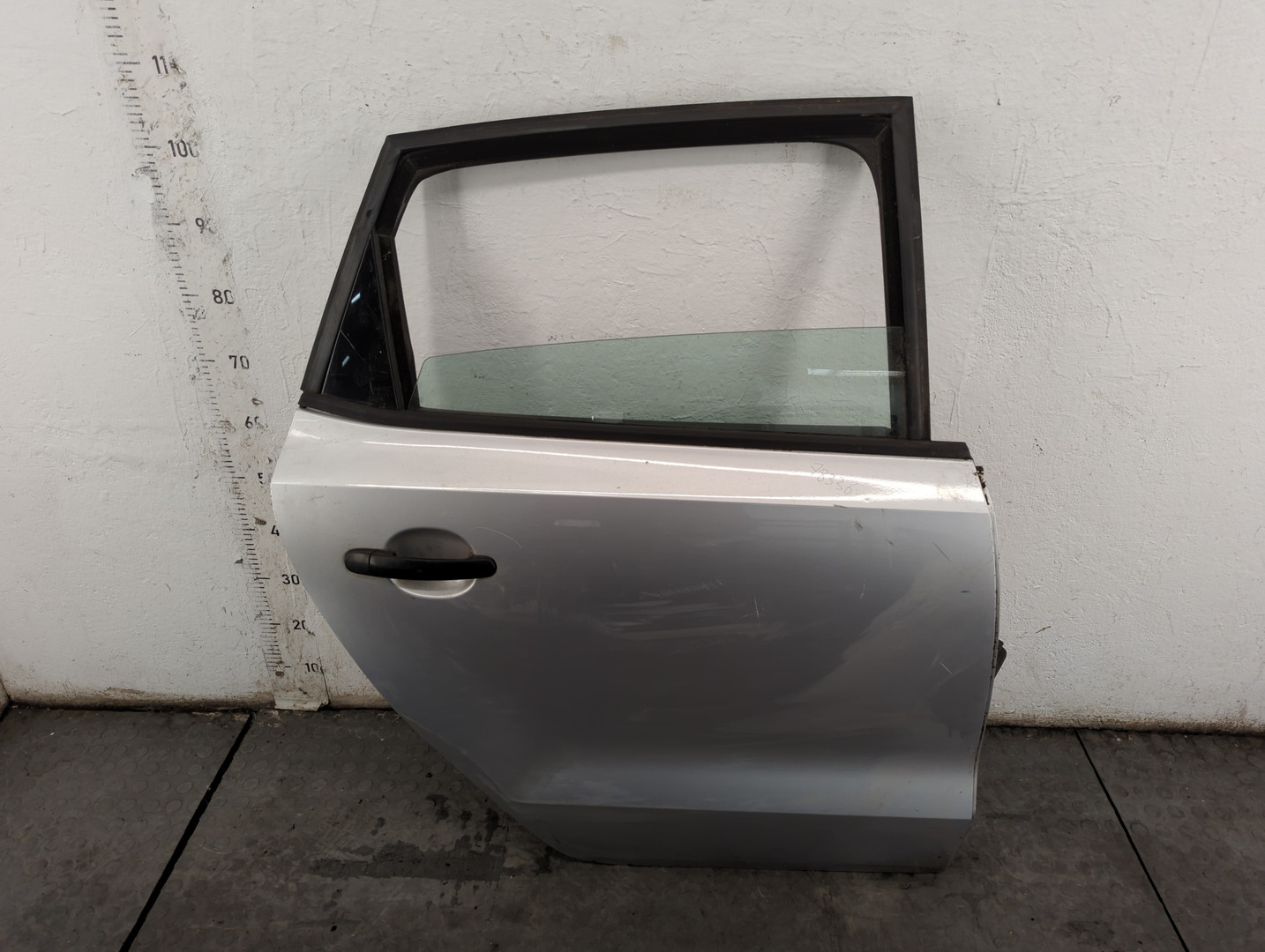 Дверь задняя правая