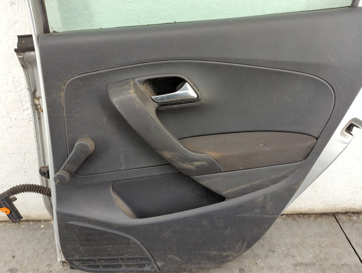 Дверь задняя правая