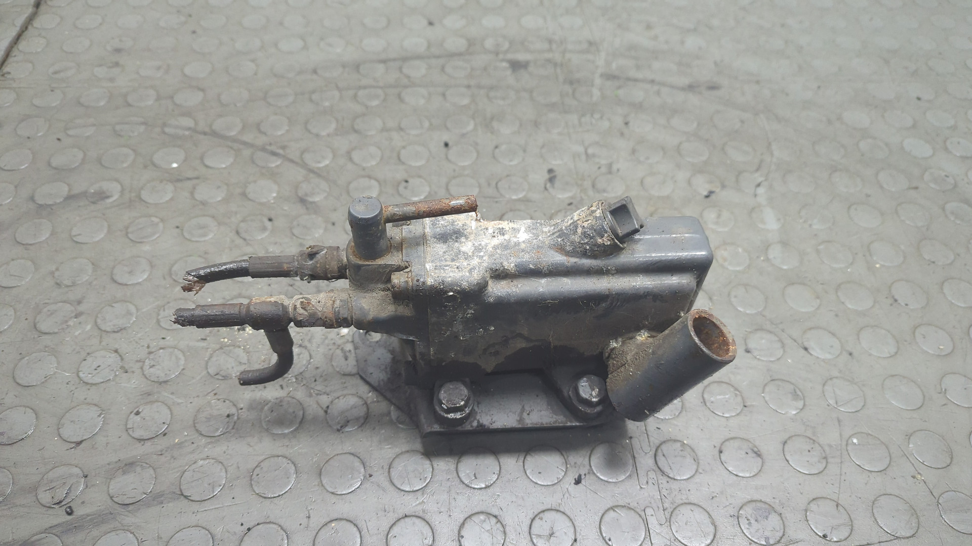 Насос подъема кабины