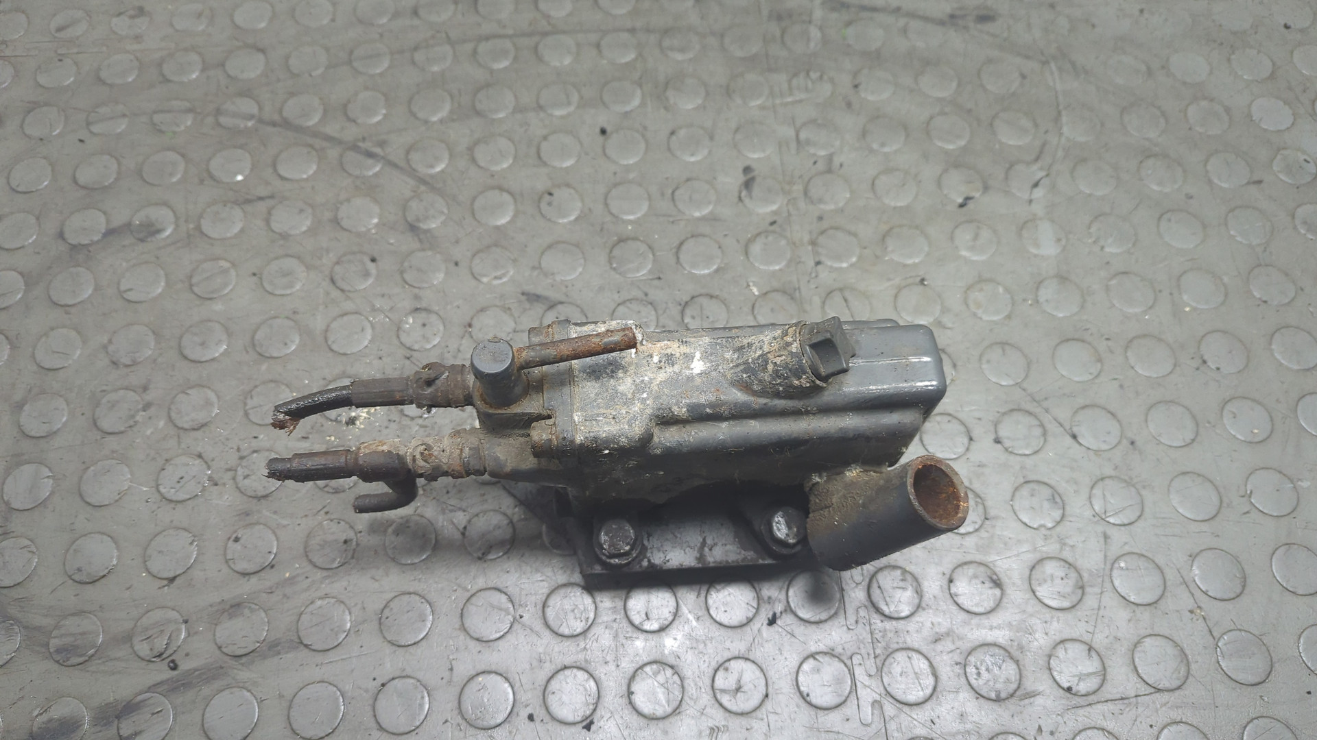 Насос подъема кабины