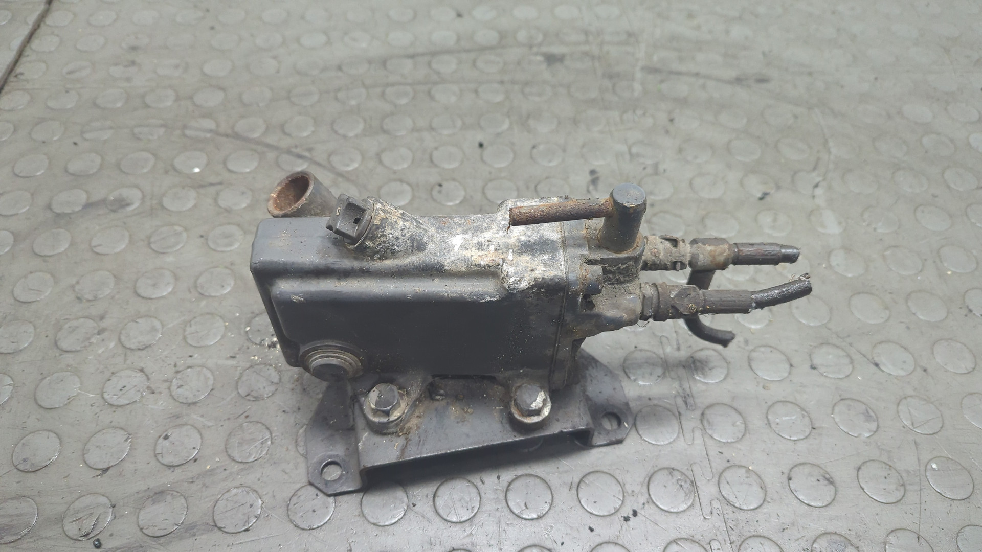 Насос подъема кабины