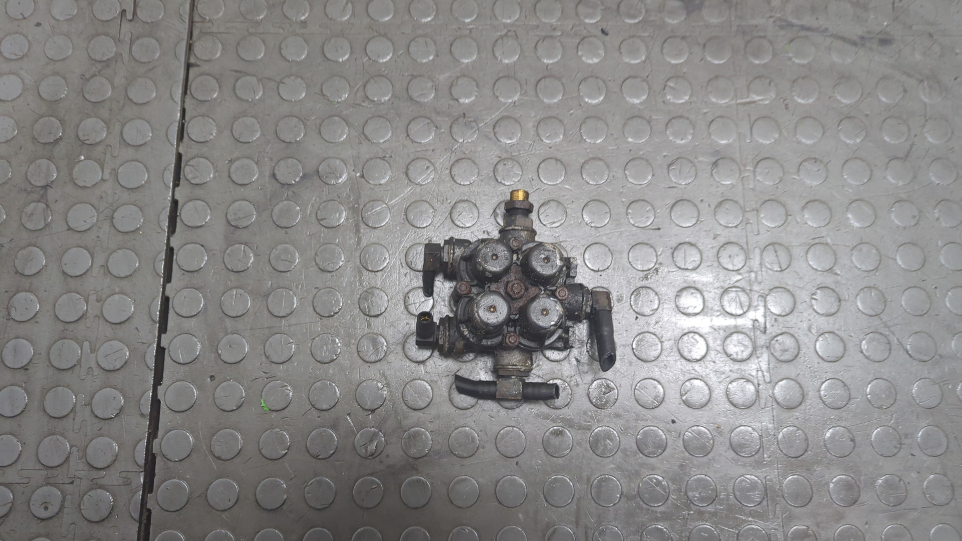 Кран защитный 4-х контурный