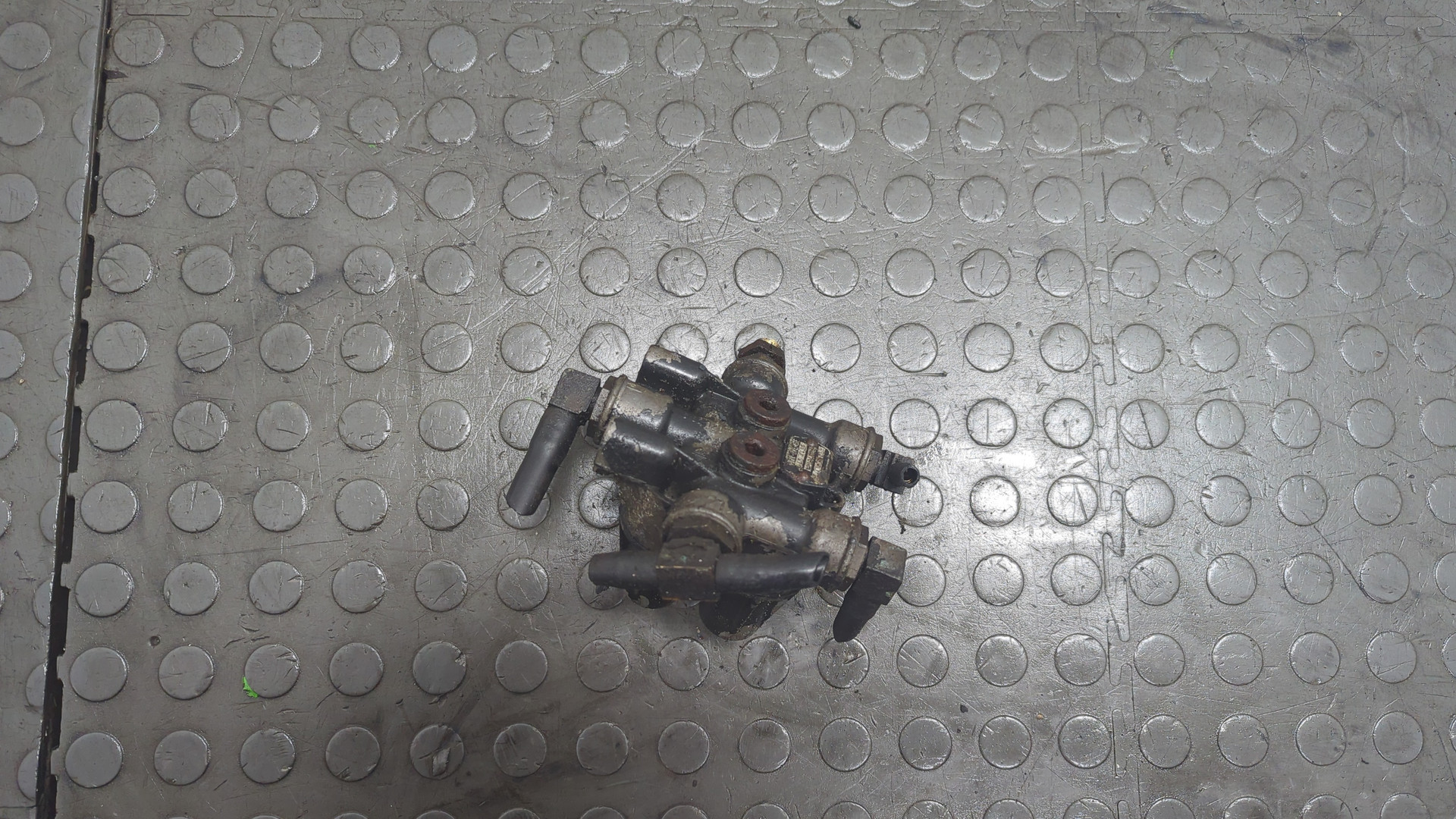 Кран защитный 4-х контурный