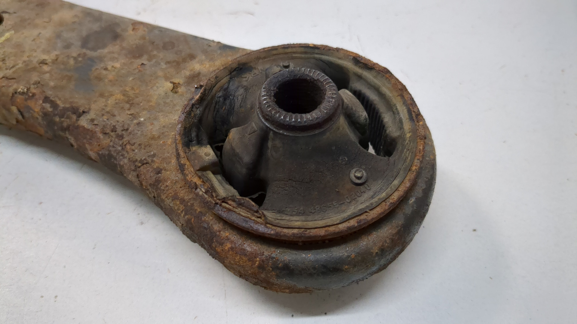 Рычаг передний левый