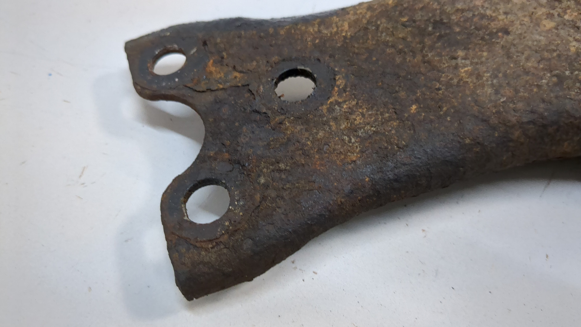 Рычаг передний левый