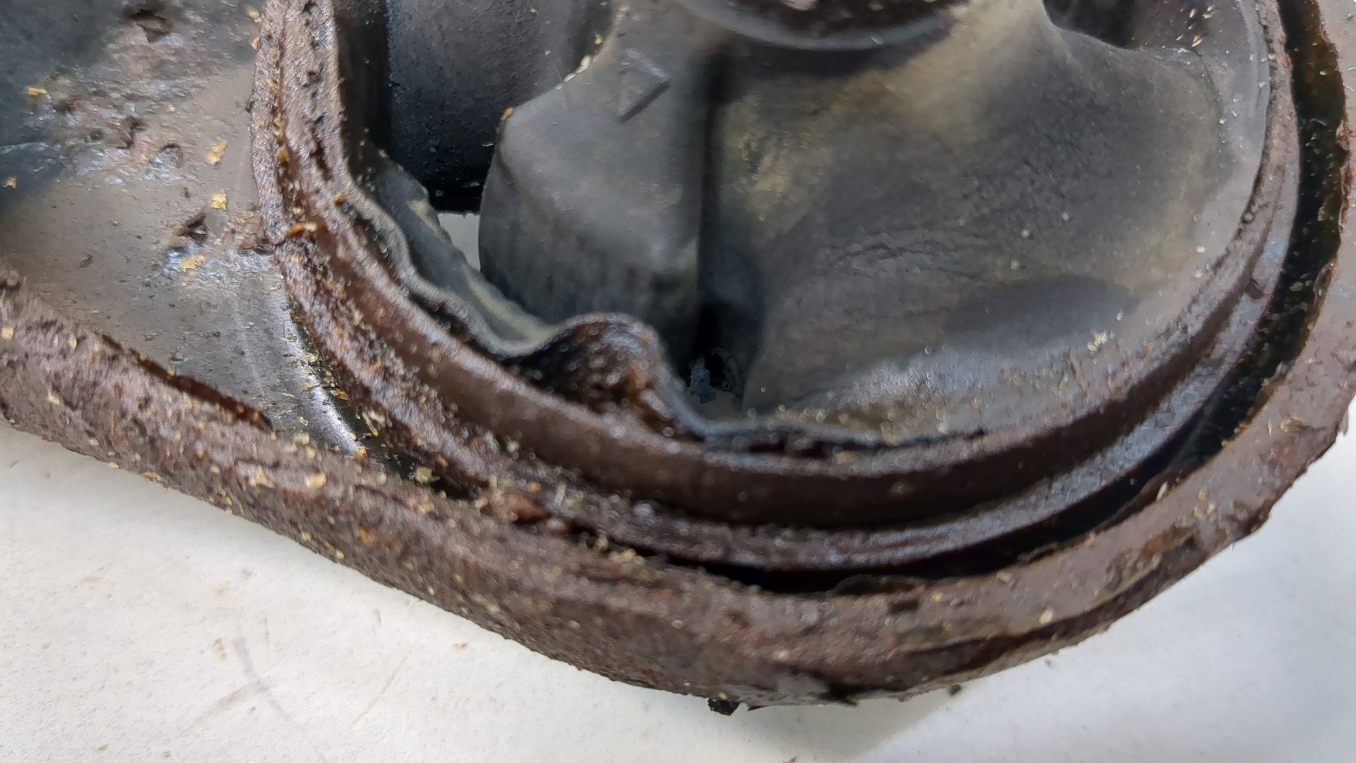 Рычаг передний правый