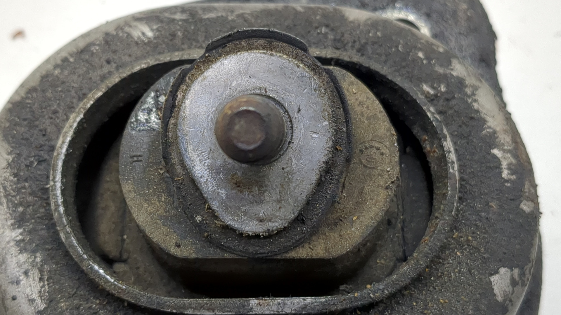 Опора двигателя