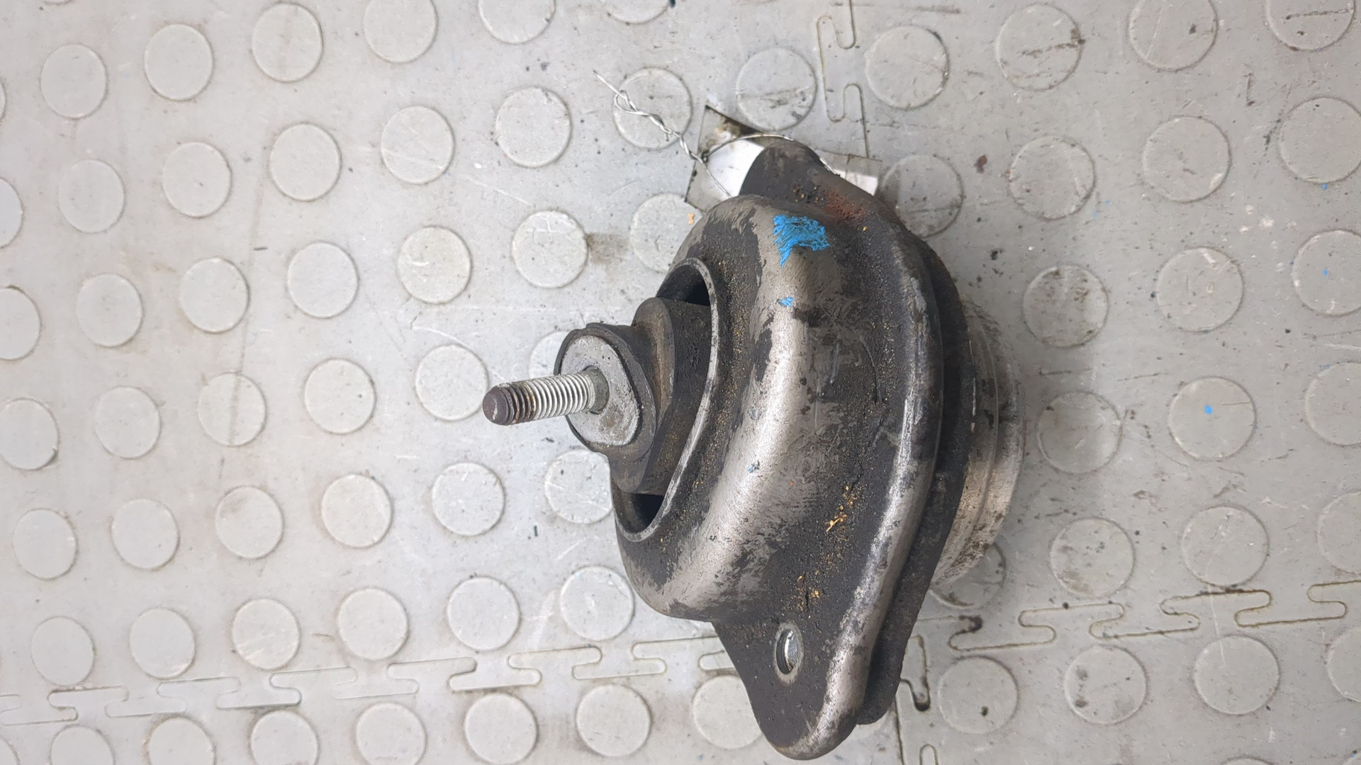 Опора двигателя