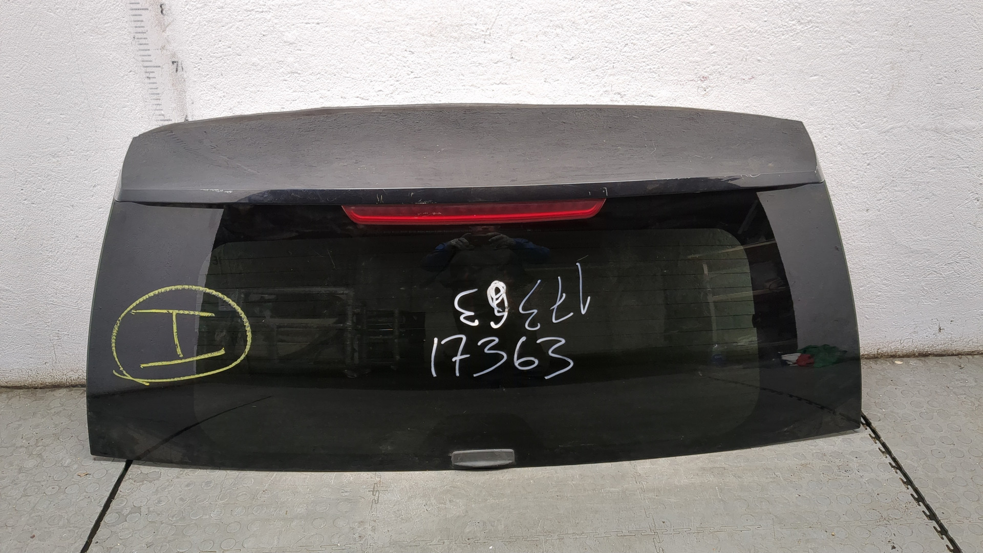 Стекло заднее