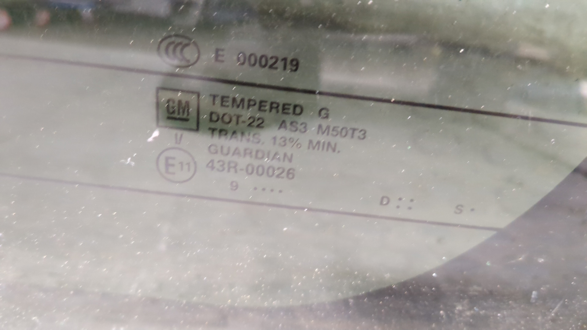 Стекло заднее