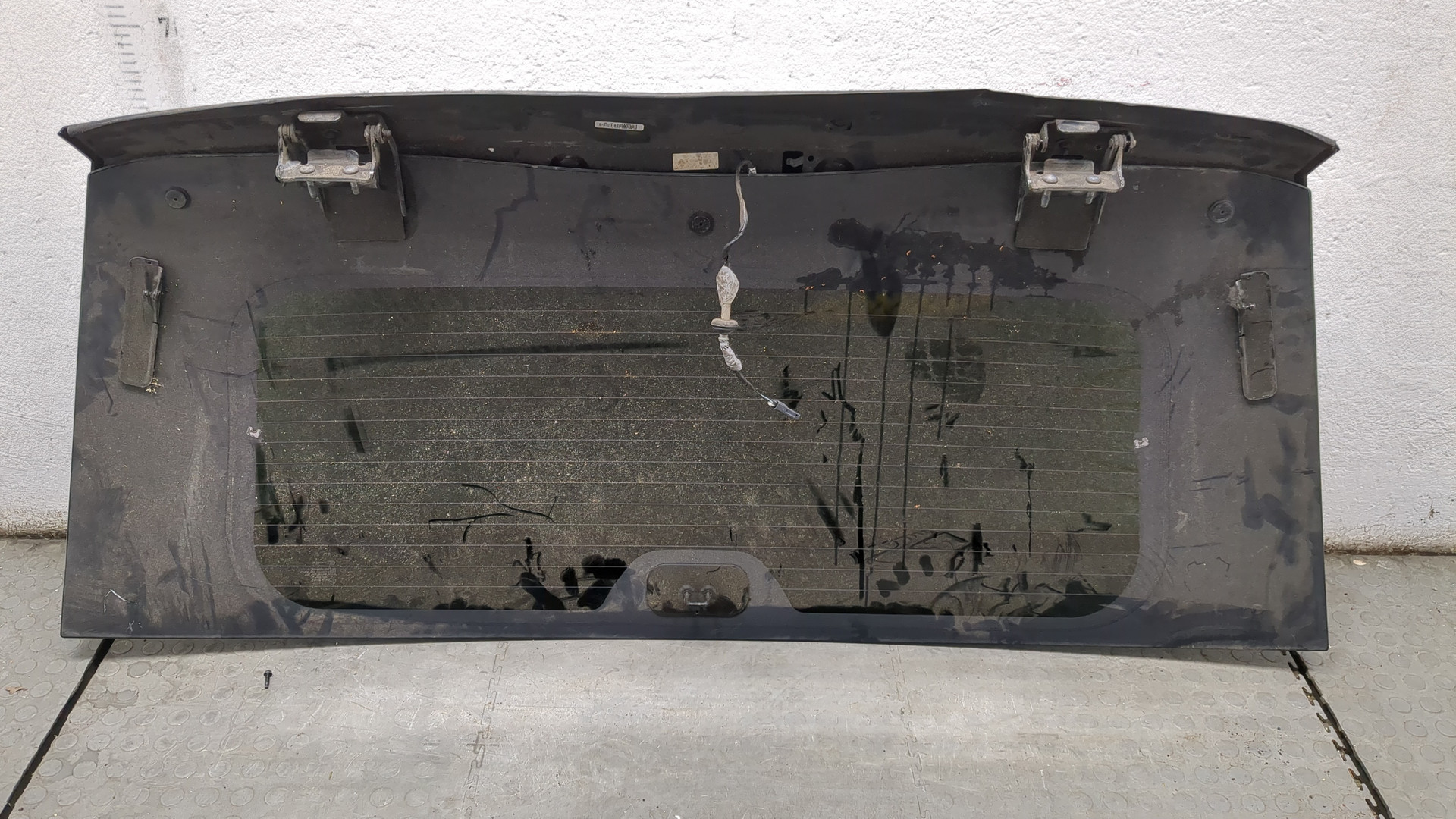 Стекло заднее