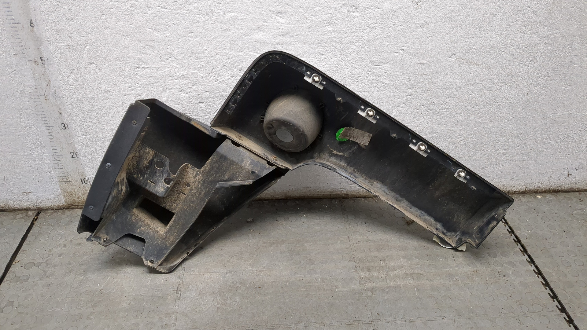 Накладка заднего крыла левого