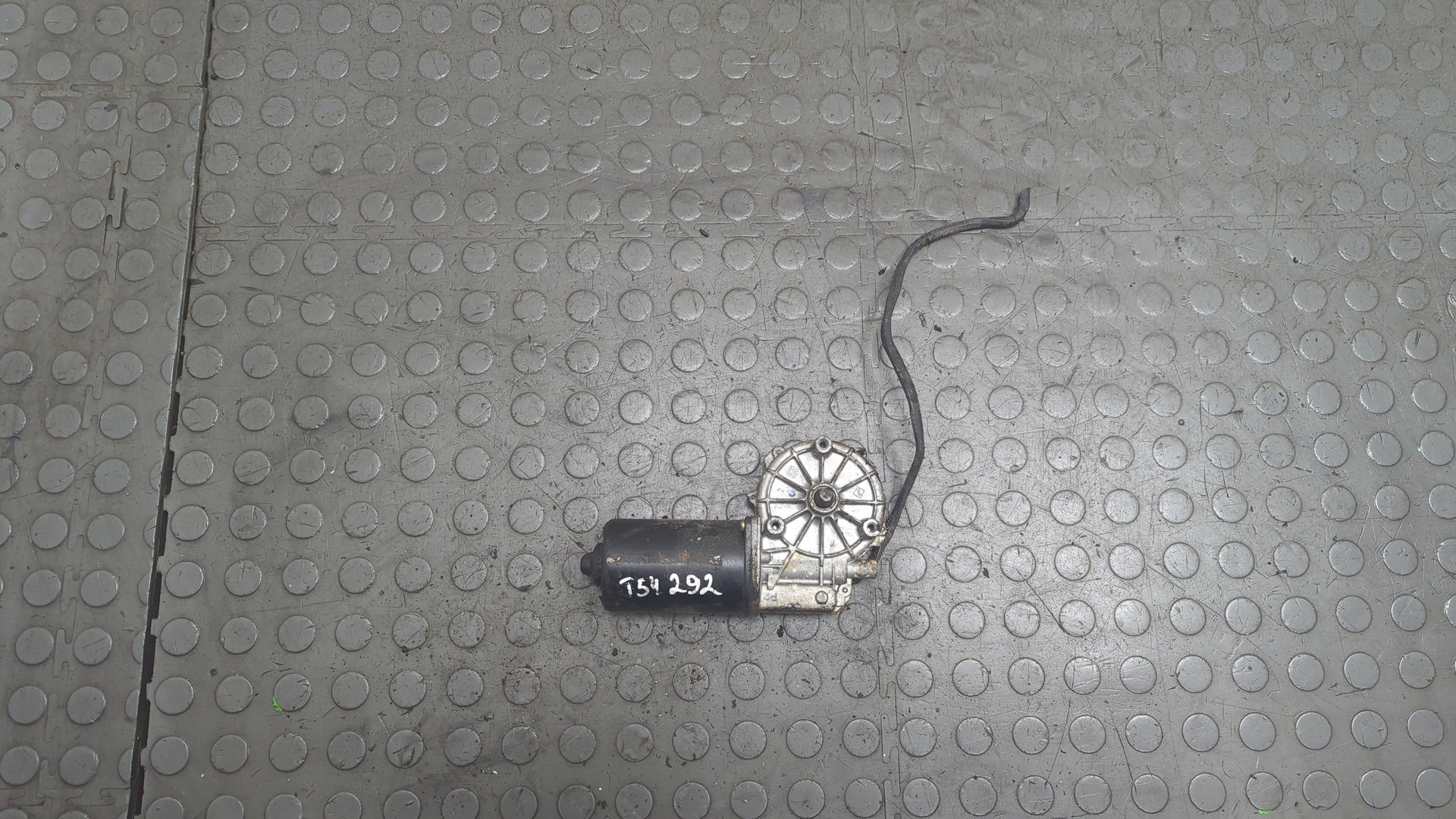 Моторчик стеклоочистителя передний