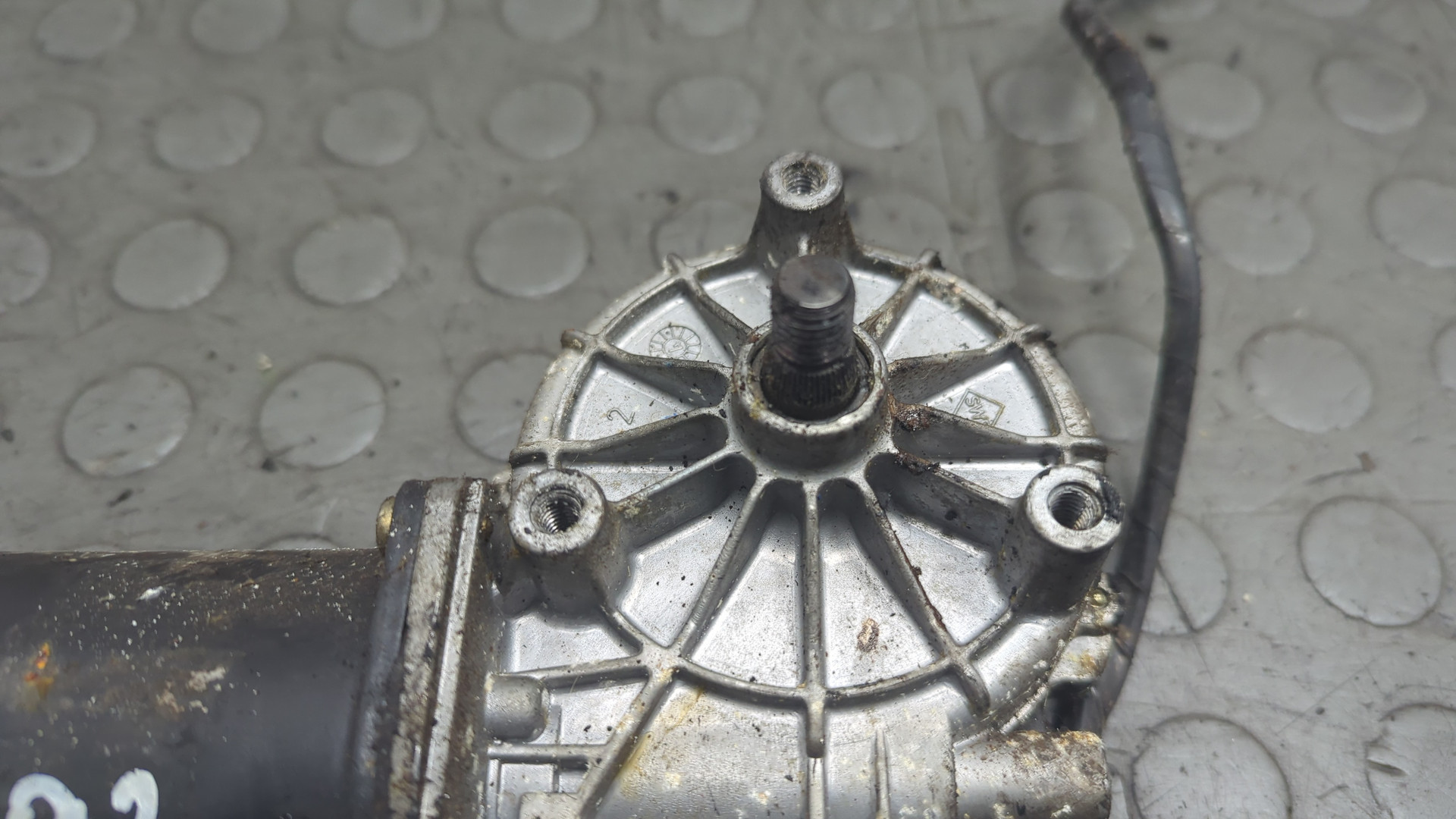 Моторчик стеклоочистителя передний