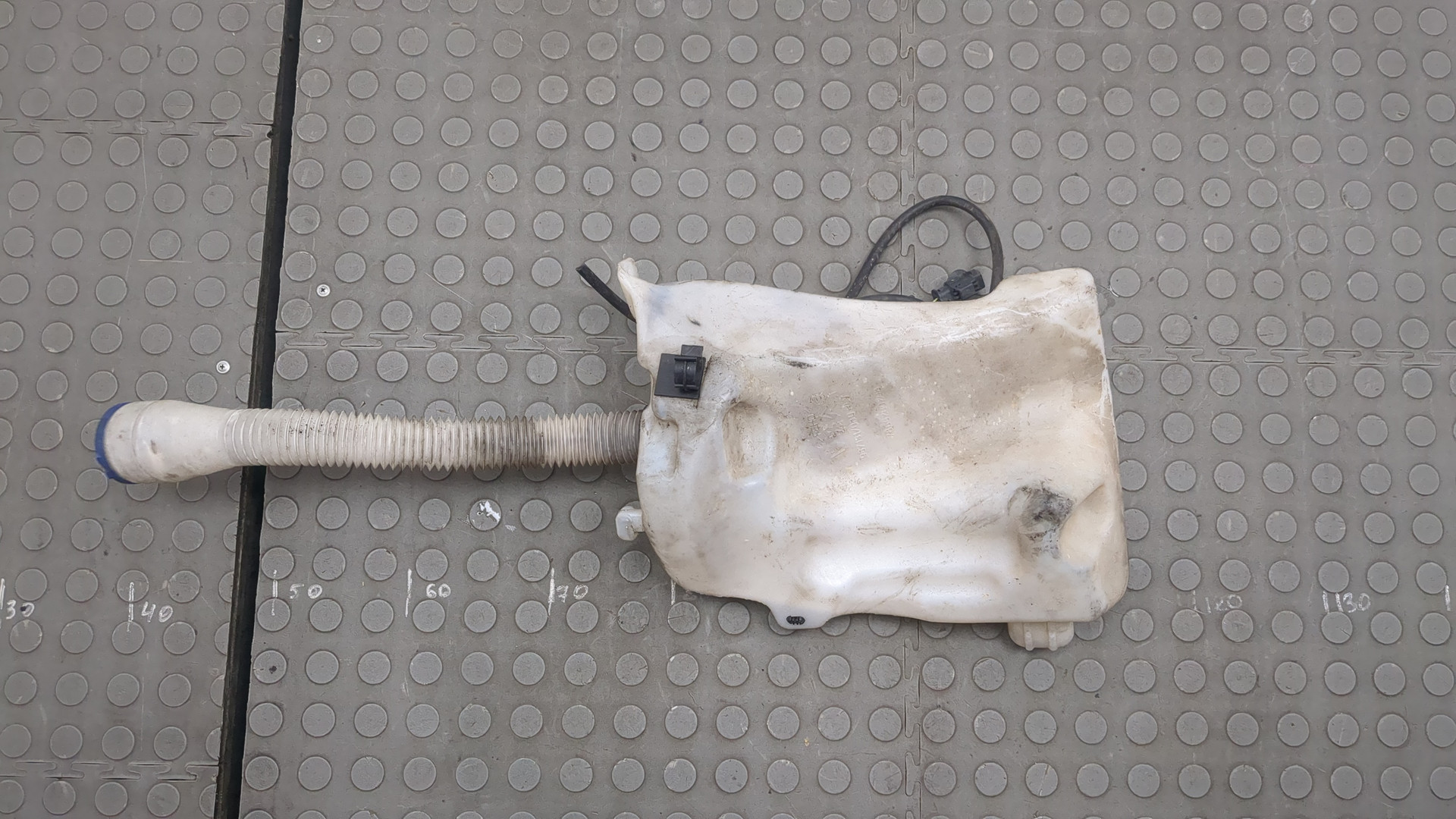 Бачок омывателя лобового стекла