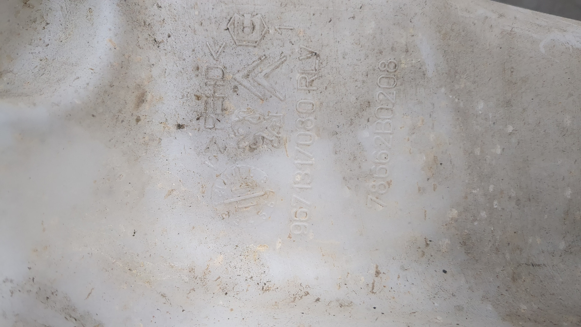 Бачок омывателя лобового стекла