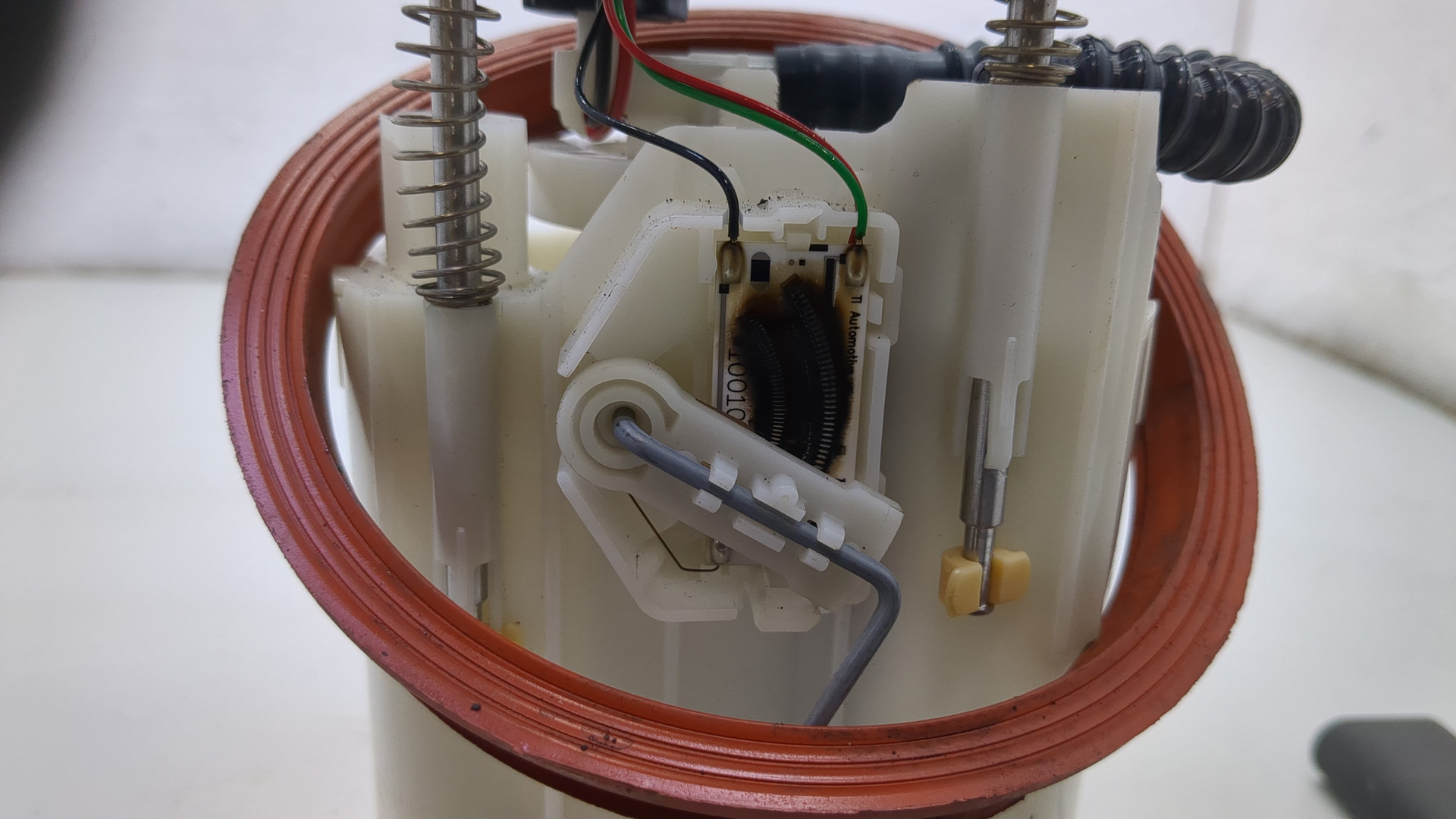 Насос топливный электрический