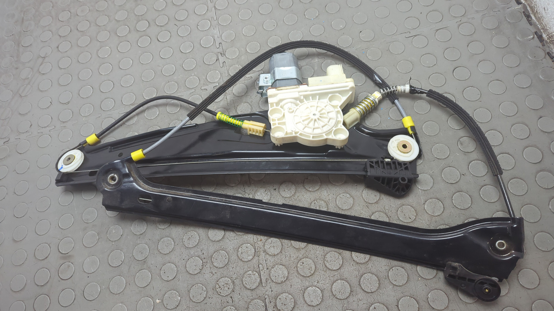 Стеклоподъемник электр. передний правый