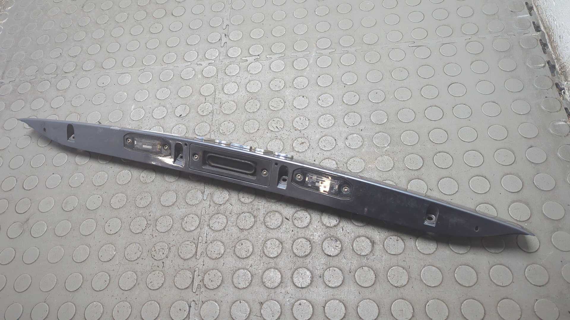 Фонарь подсветки номера