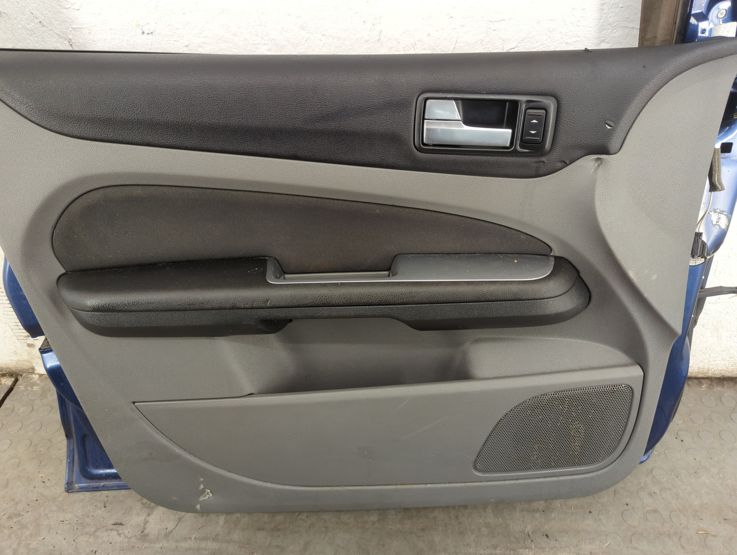 Дверь передняя левая