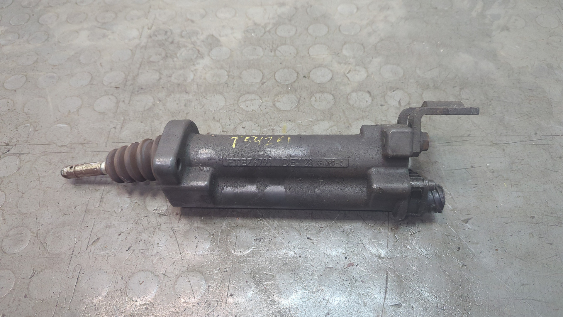 Цилиндр сцепления рабочий