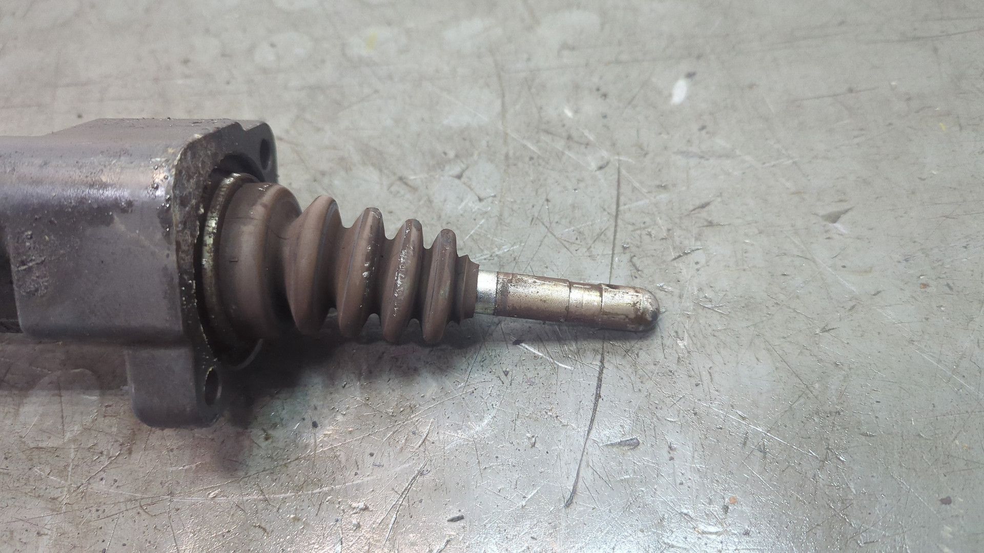 Цилиндр сцепления рабочий