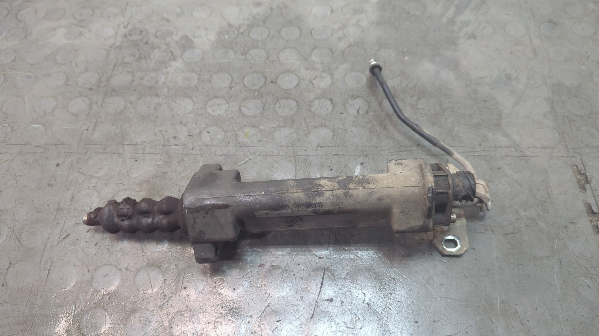 Цилиндр сцепления рабочий