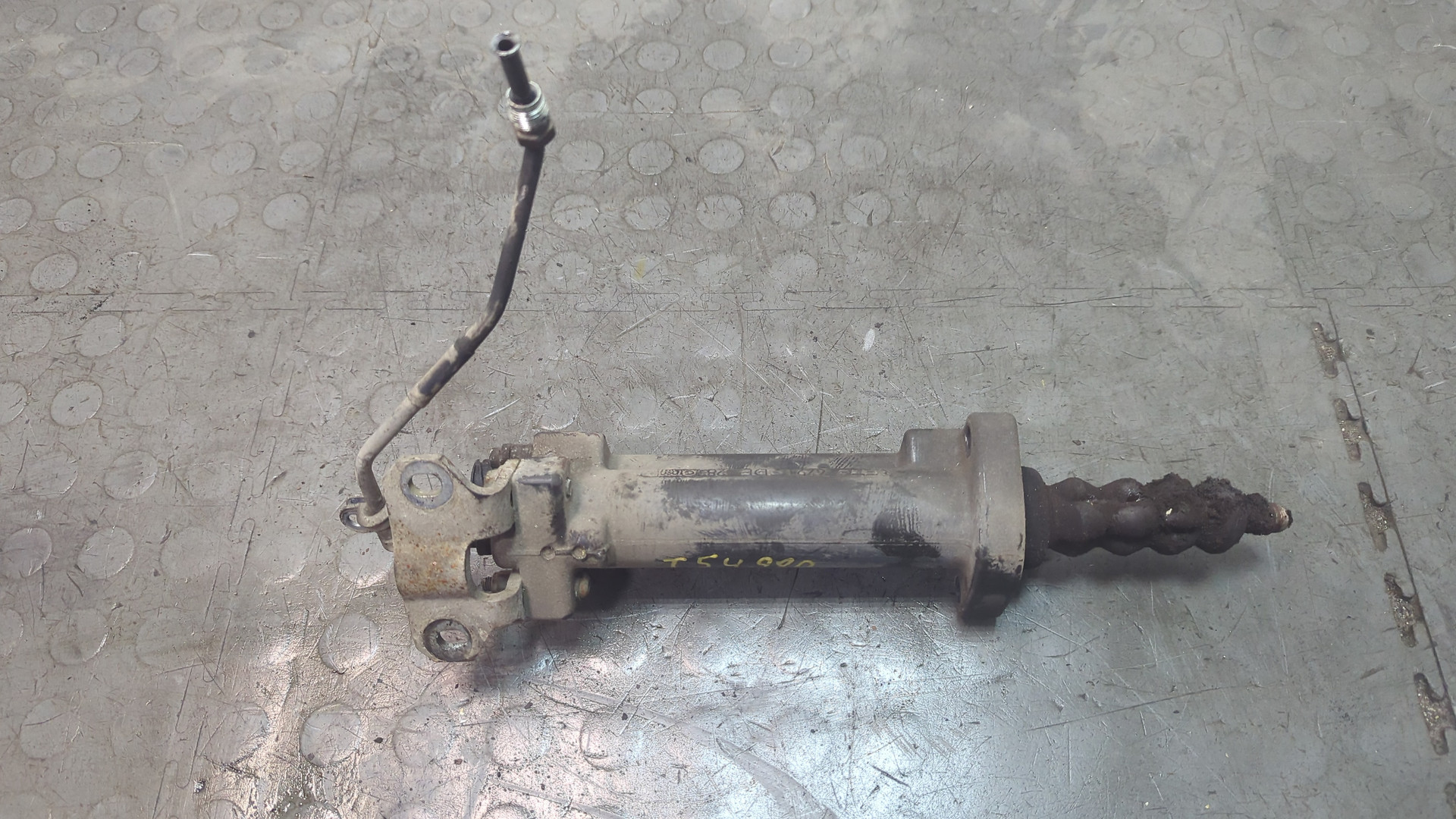 Цилиндр сцепления рабочий