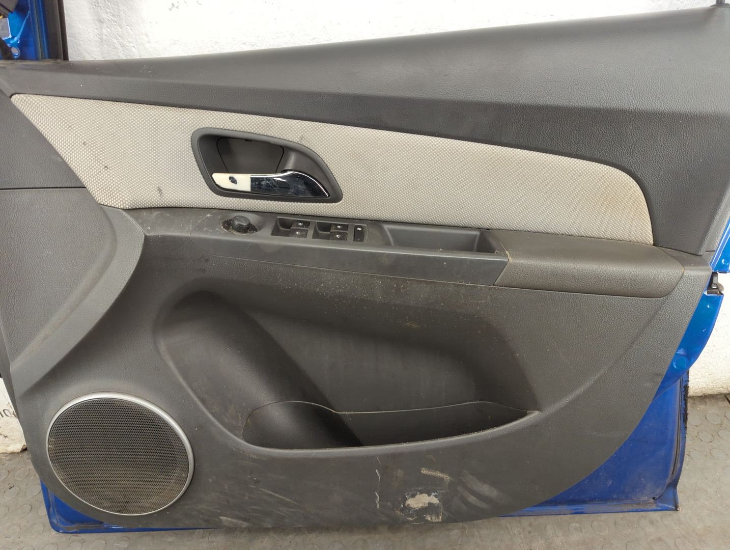 Дверь передняя правая