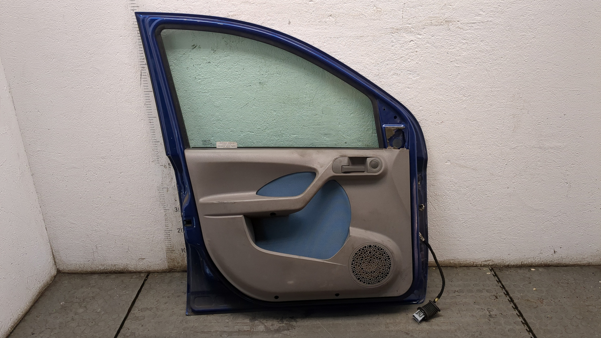 Дверь передняя левая