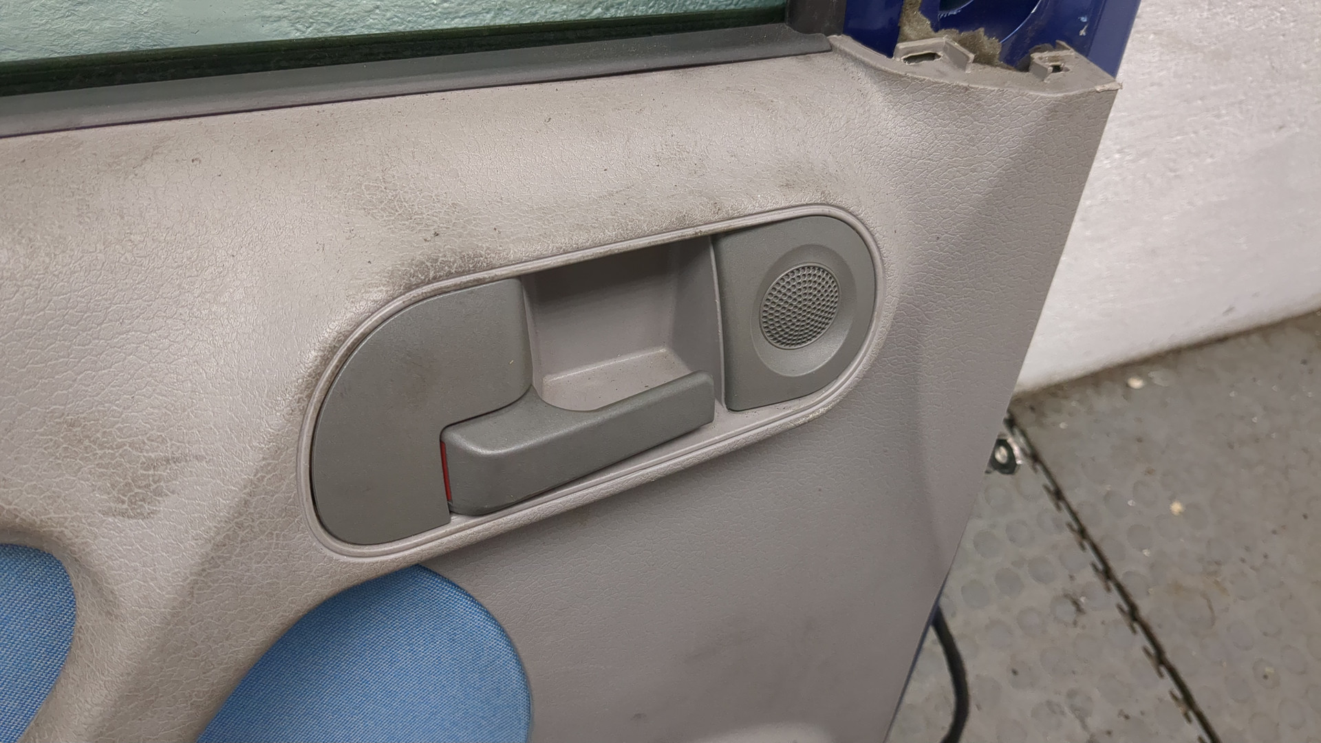 Дверь передняя левая