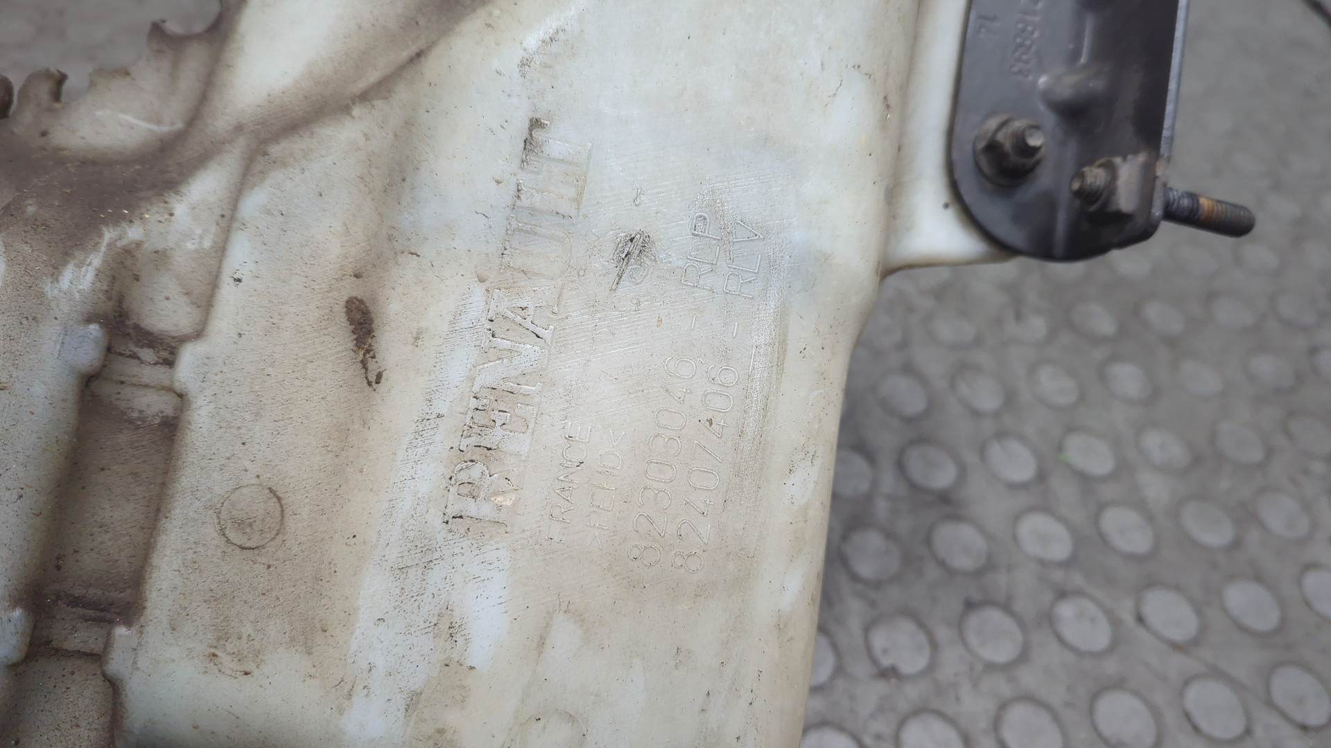 Бачок омывателя лобового стекла