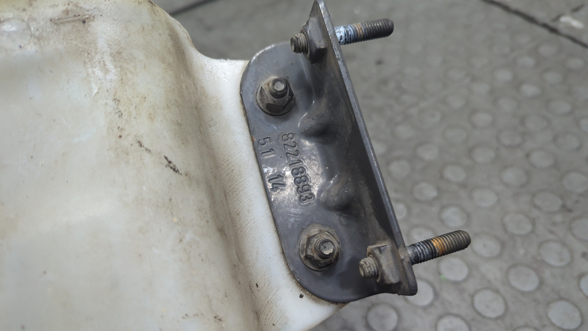 Бачок омывателя лобового стекла