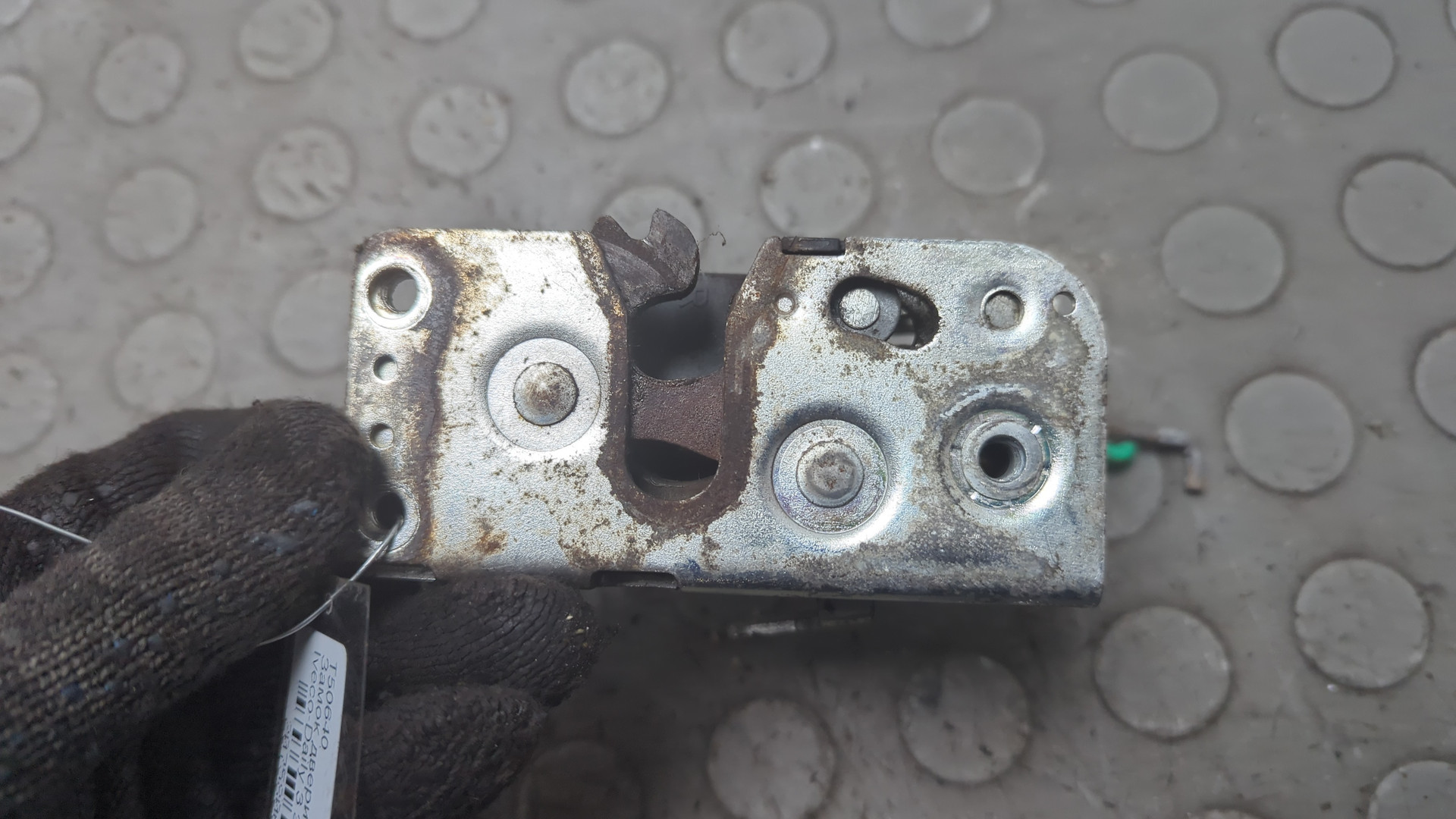 Замок двери задней правой