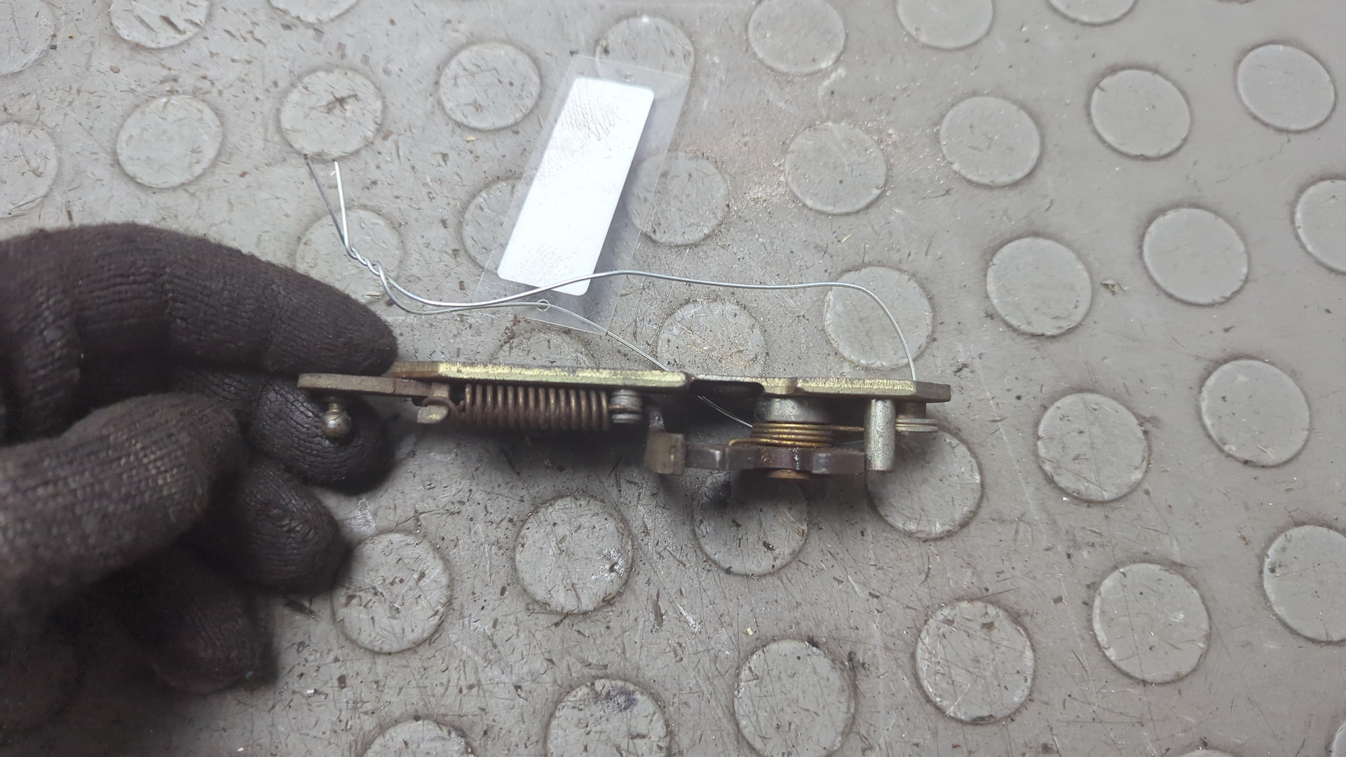 Замок двери задней правой