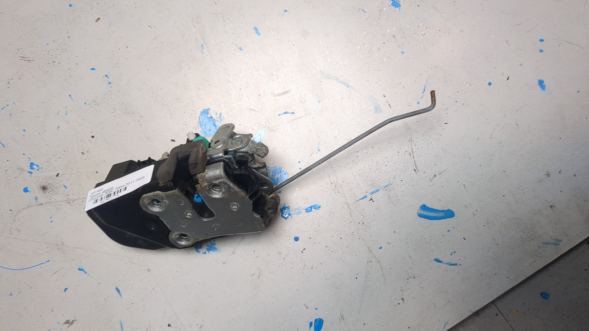 Замок двери передней левой