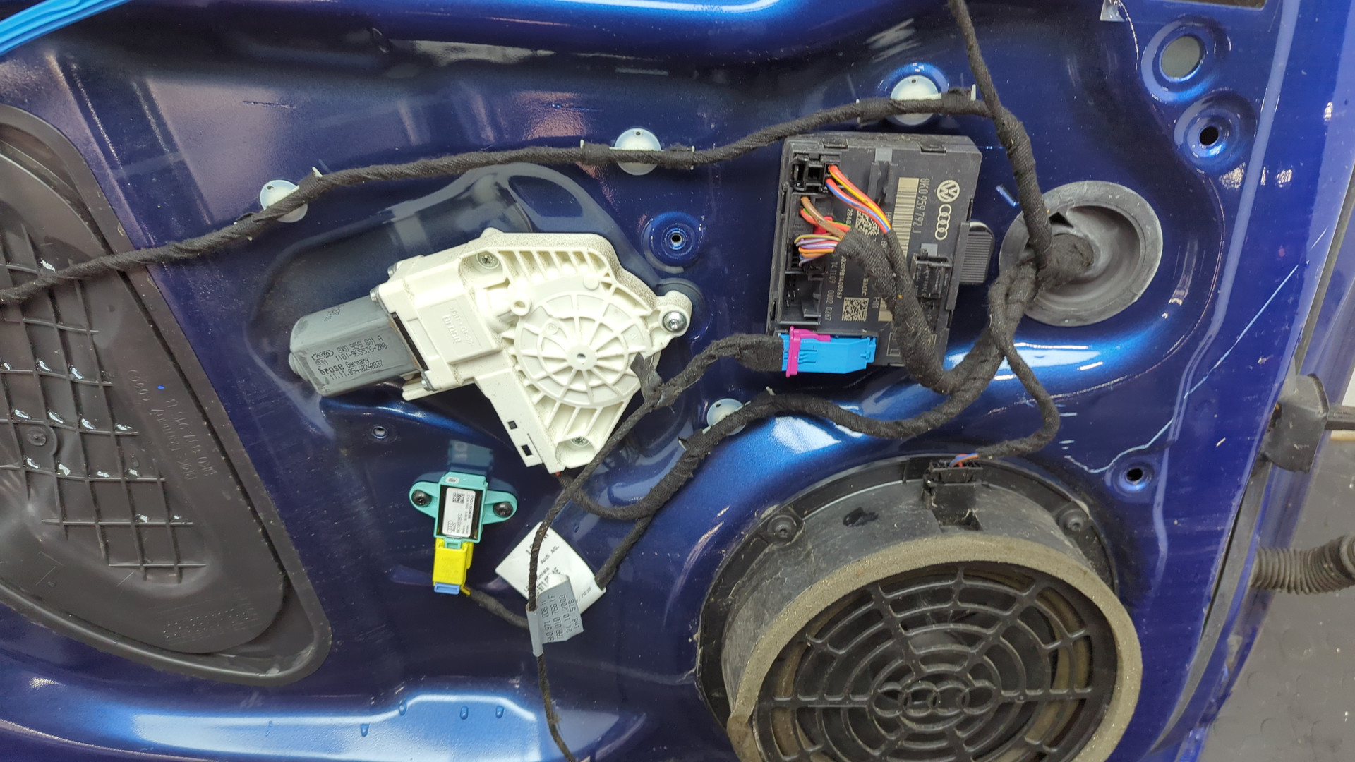 Дверь передняя левая