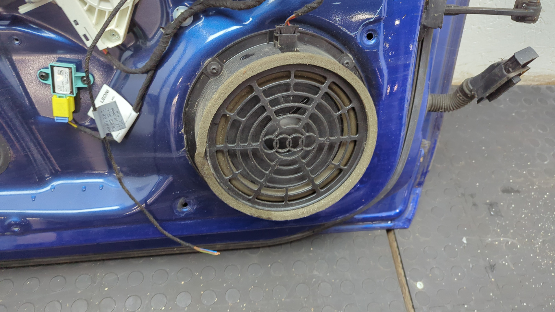 Дверь передняя левая