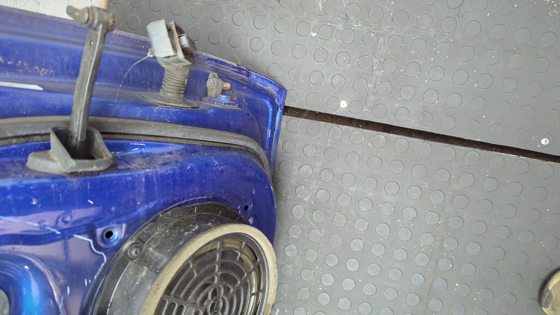 Дверь передняя левая