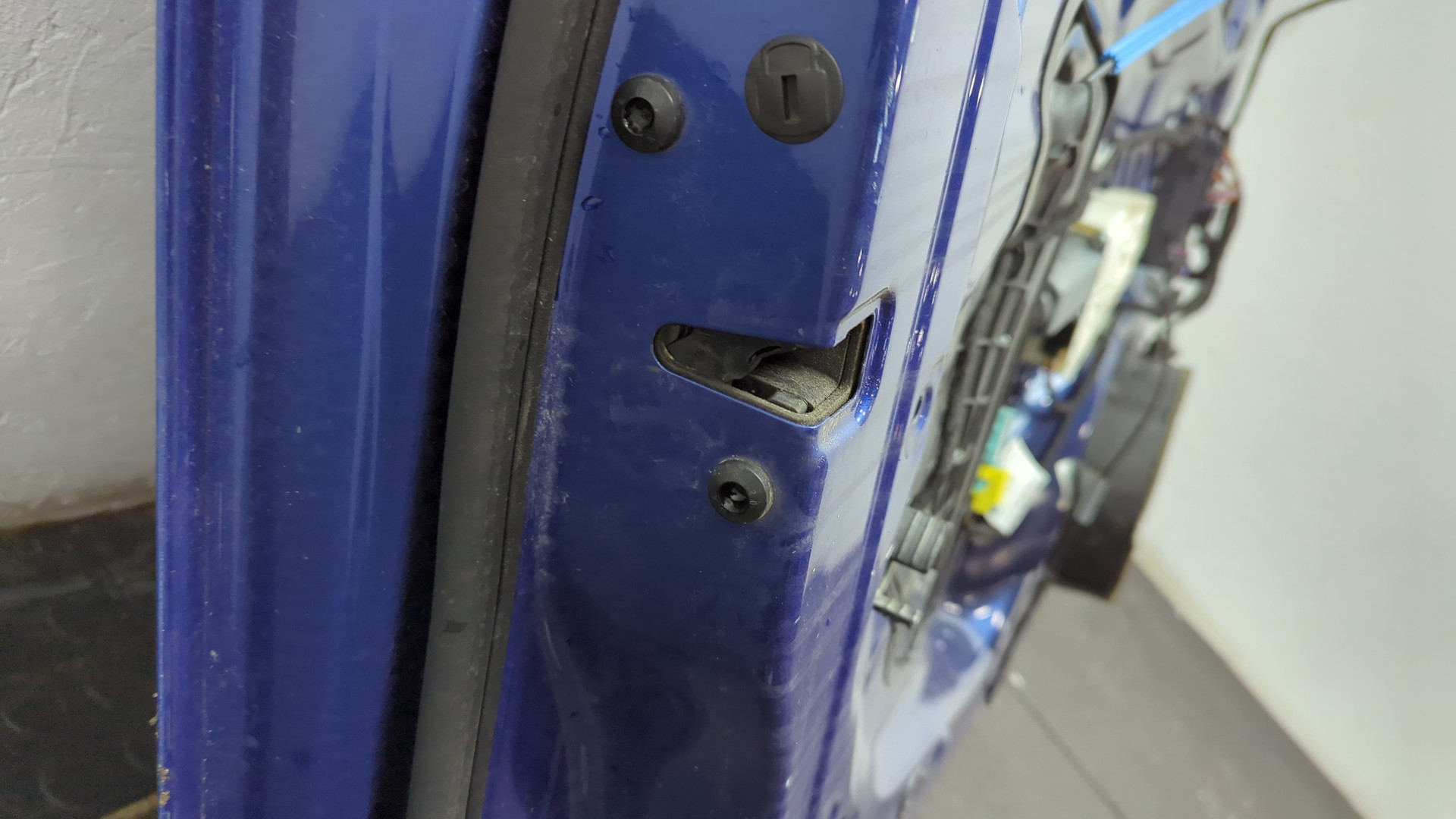 Дверь передняя левая