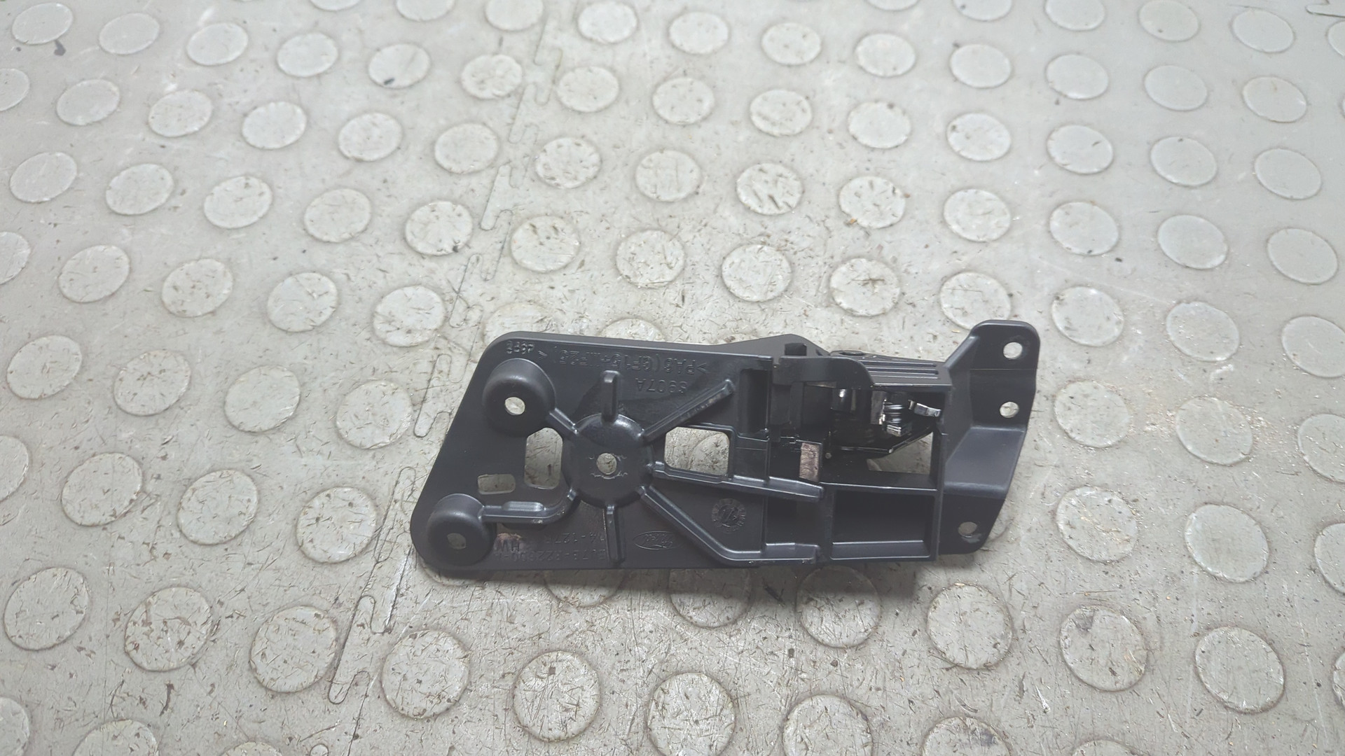 Ручка двери передней внутренняя правая