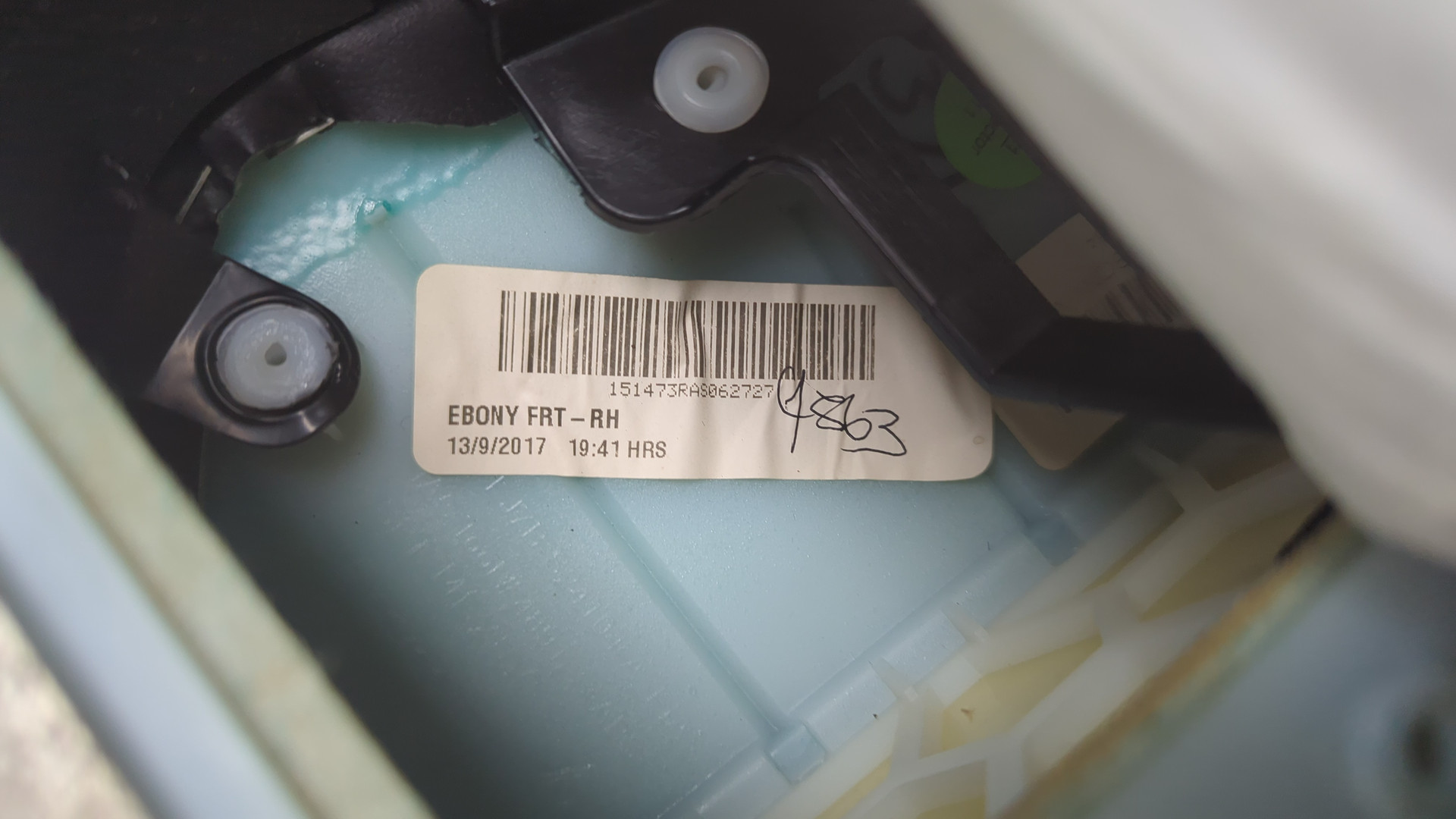 Обшивка двери передней правой